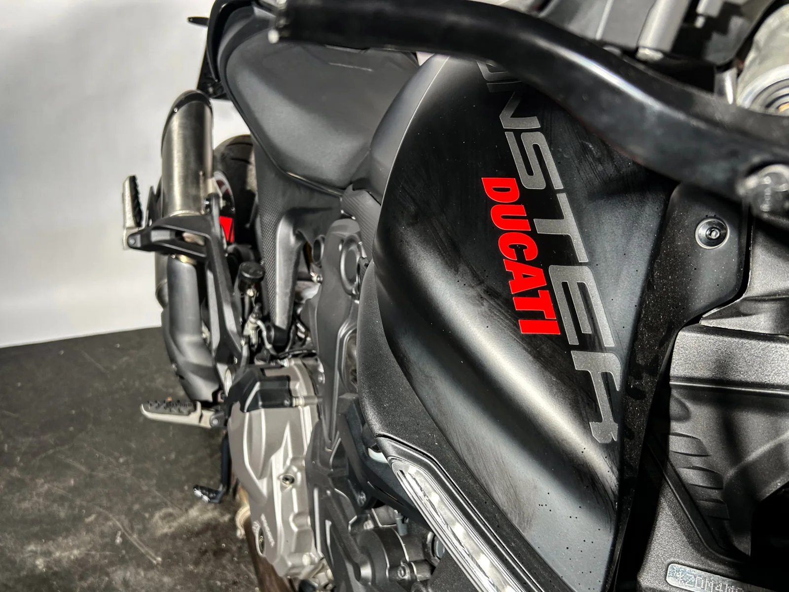 Ducati Monster 937 2021 — дизайн