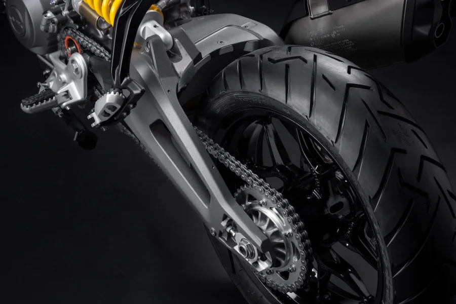 Дизайн — чистый Multistrada, без компромиссов