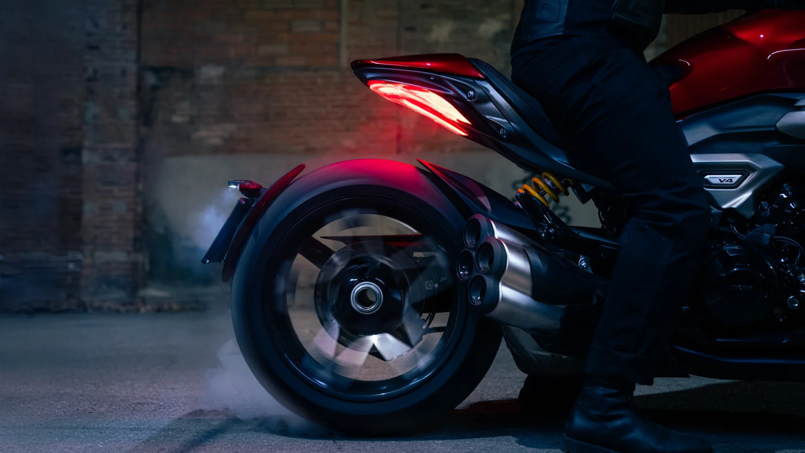 Ducati XDiavel V4 — баланс