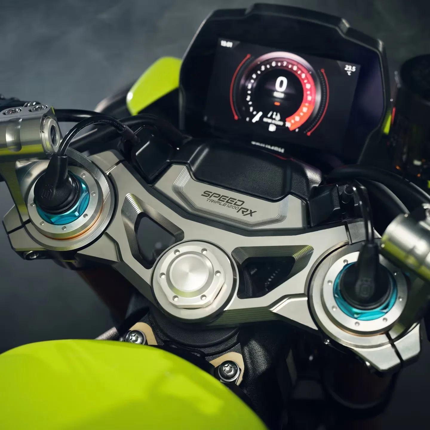 Triumph Speed Triple 1200 RX — технологии