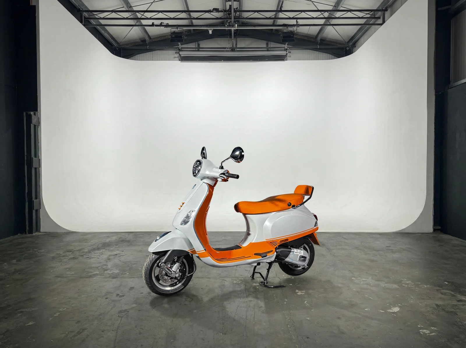 Vespa VXL 125, Orange & White