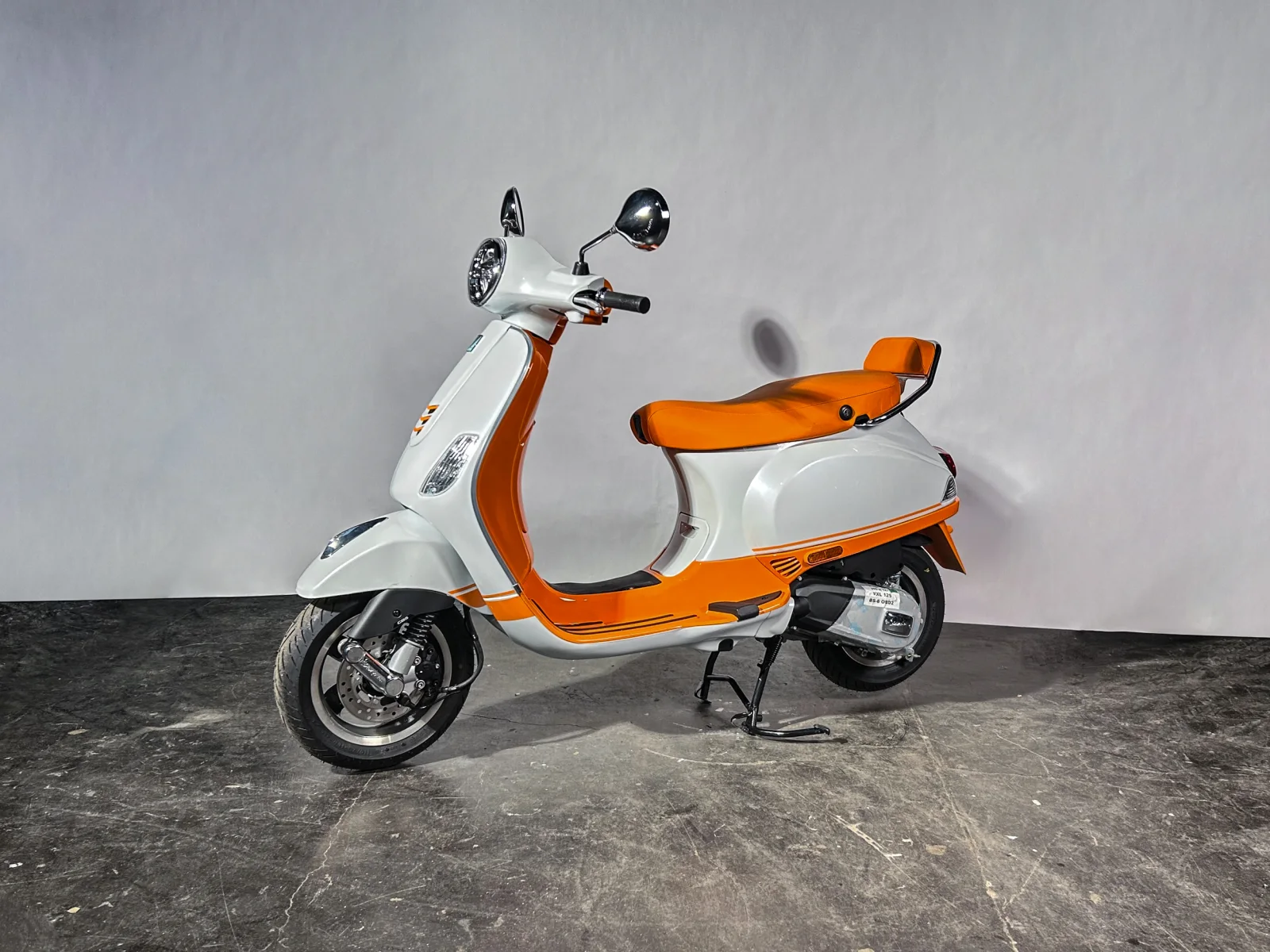 Vespa VXL 150, Orange & White